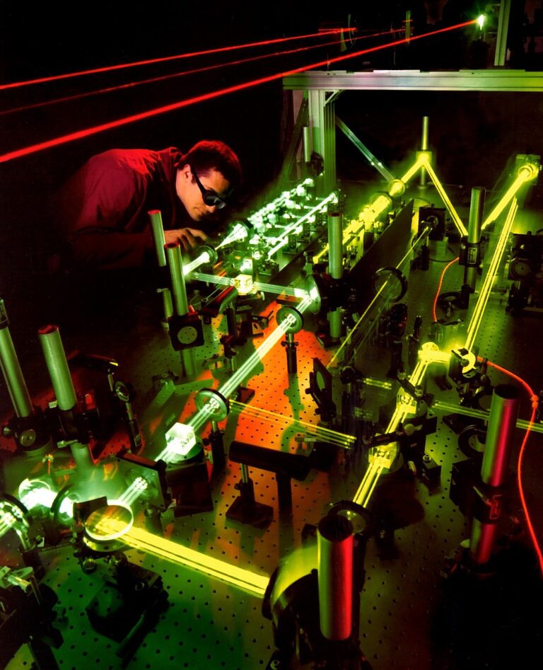 laser, laser experiment, light rays-63190.jpg